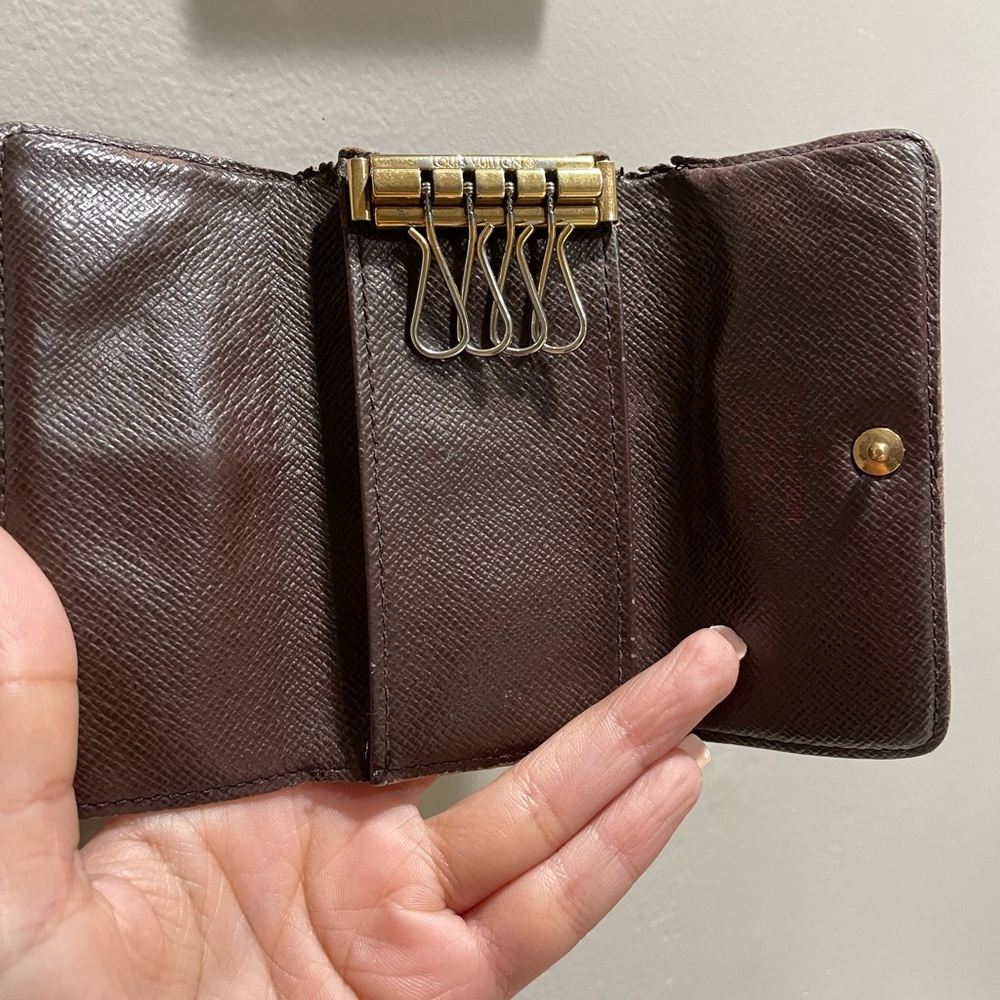Louis Vuitton Key Holder with Gold Button - Picture 6 of 6